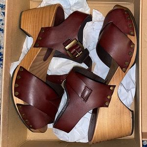 Lisa B. Cross Over Clogs, Size 38, Acorn